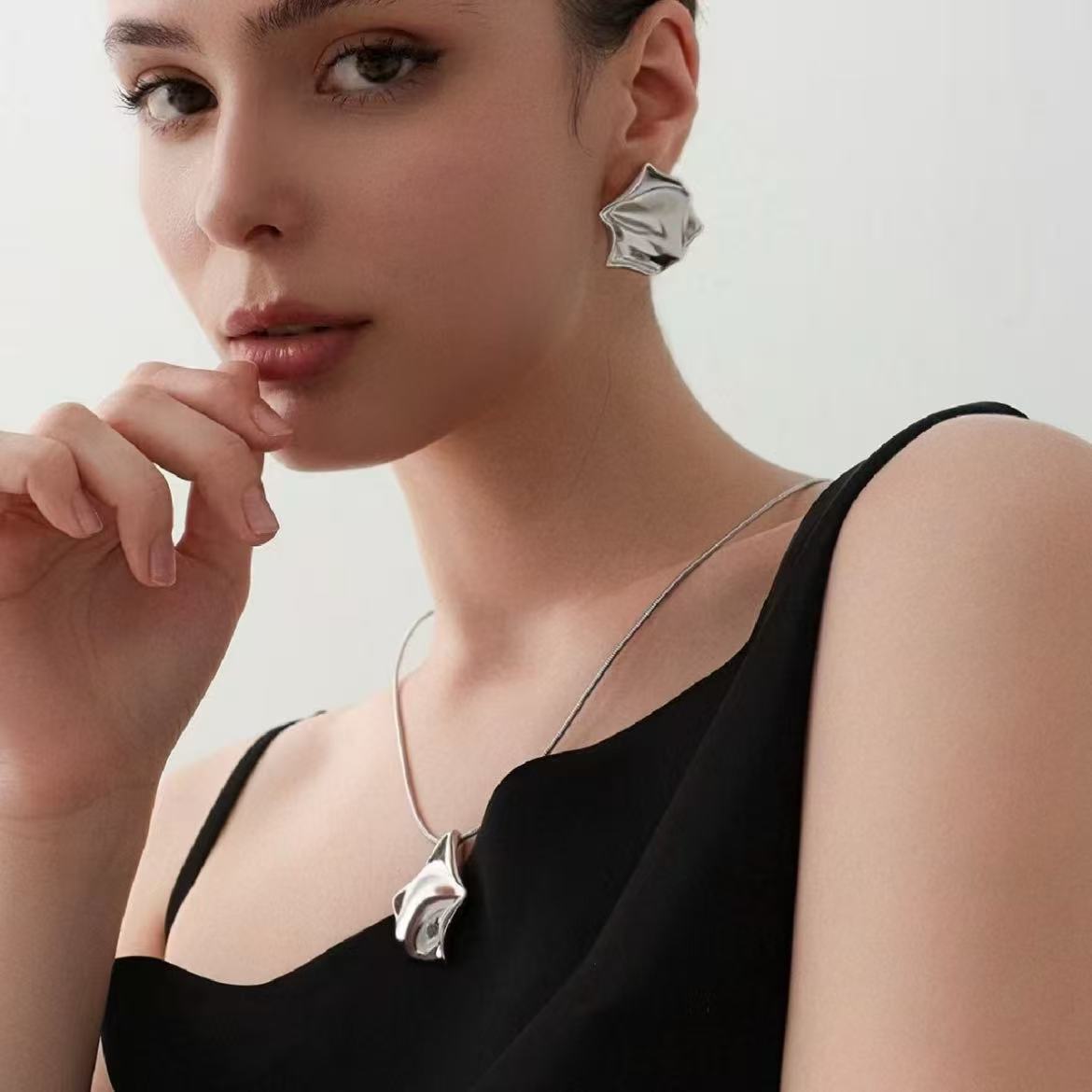 Women's Minimalist Irregular Shaped Metal Earrings