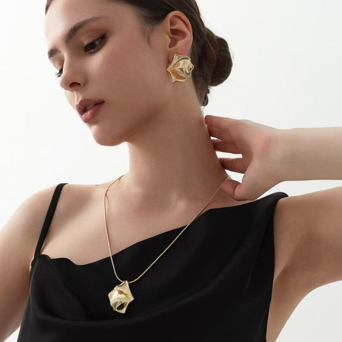 Women's Minimalist Irregular Shaped Metal Earrings