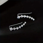 Earrings, With Ingenuity Revealed In The Flowing Luster, Light Up The Earlobes And Add The Finishing Touch To The Overall Look.