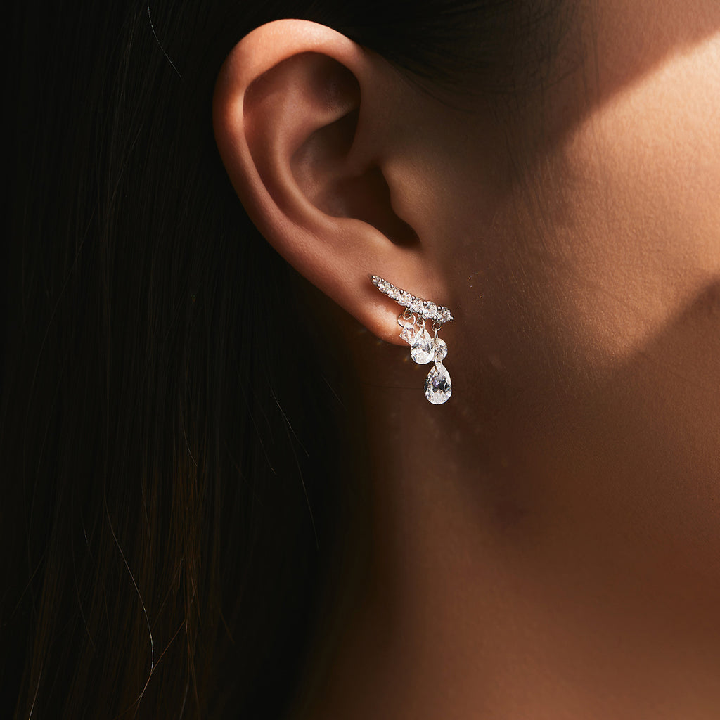 Exquisite Swaying Row Of Diamonds And Small Diamond Earrings For Women