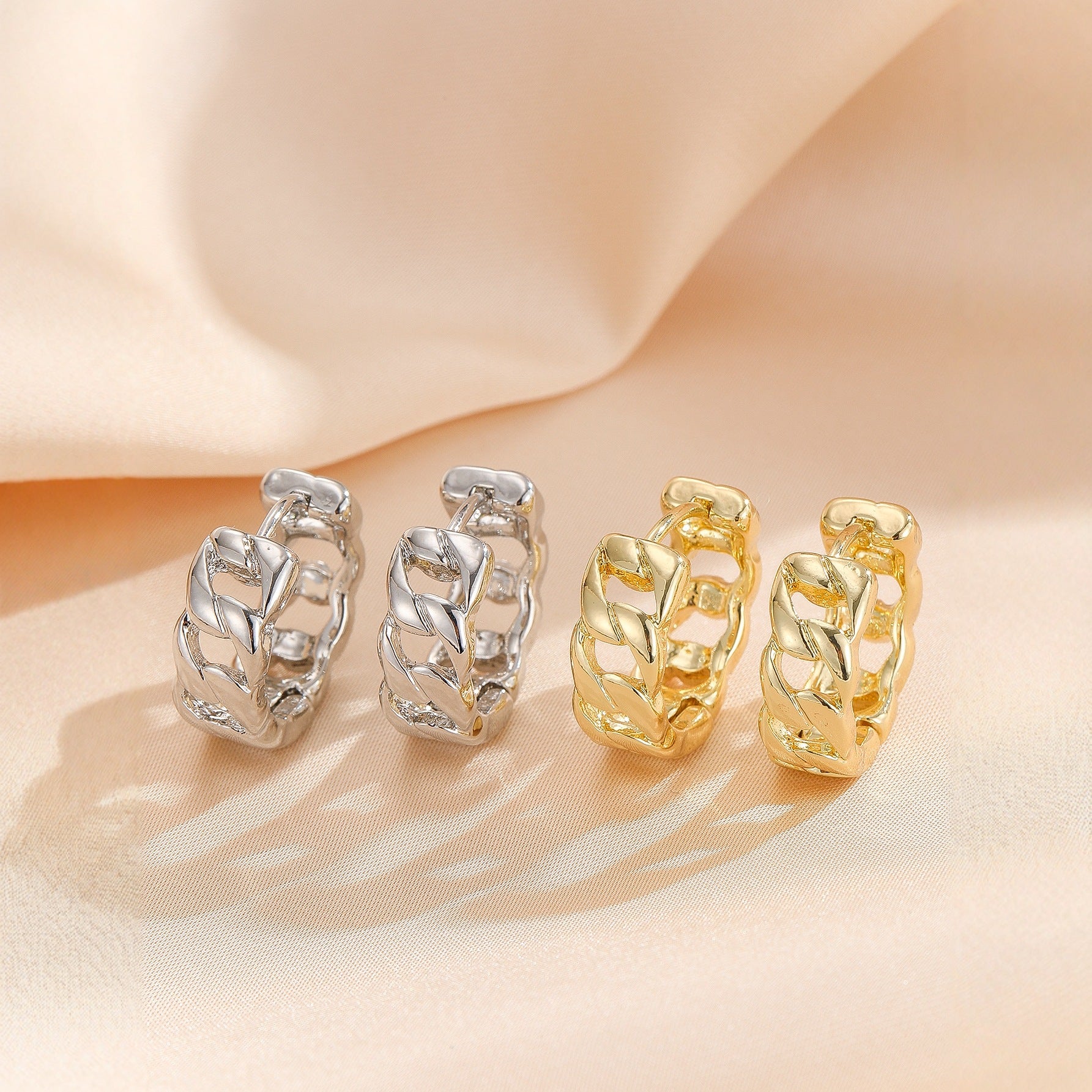 Metal Chain Hollow Geometric Elliptical Earrings